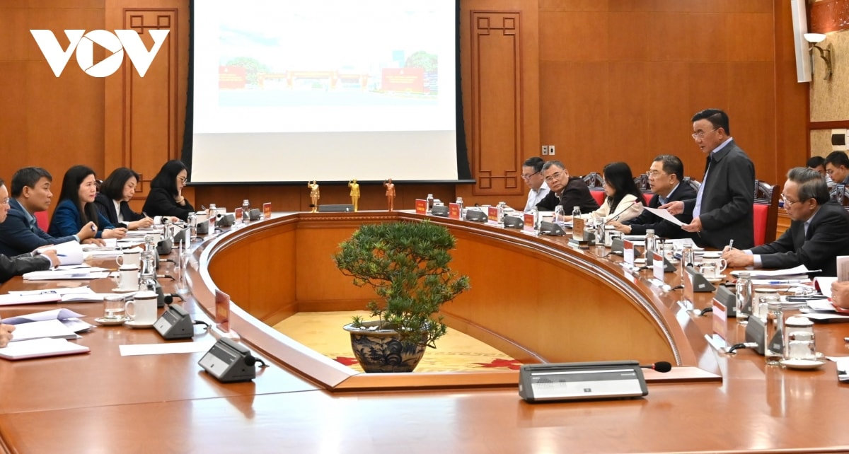 Dong chi tran cam tu chu tri hop thuong truc tieu ban to chuc phuc vu Dai hoi xiv hinh anh 1