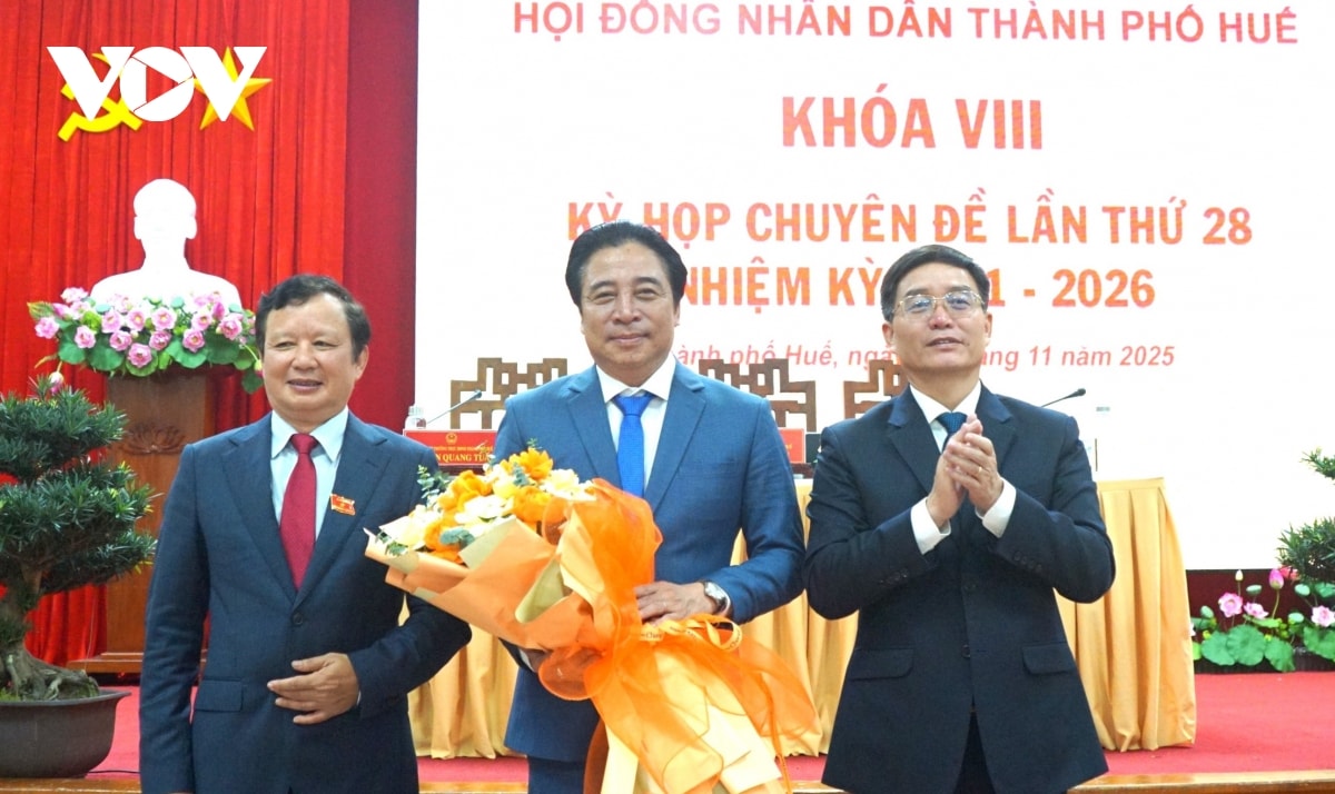 Ông nguyễn khắc toàn được bầu giữ chức chủ tịch ubnd thành phố huế hình ảnh 2 Ong nguyen khac toan duoc bau giu chuc chu tich ubnd thanh pho hue hinh anh 2