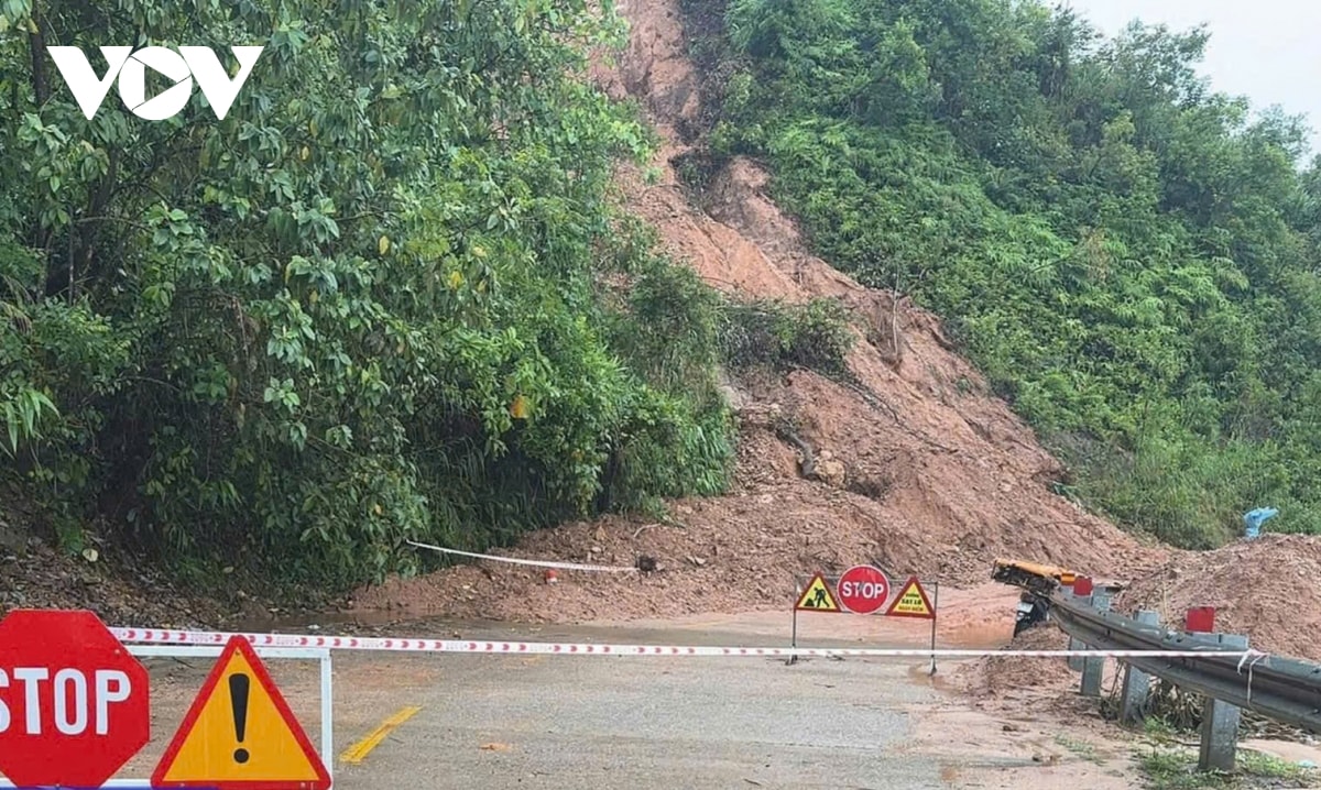 sạt lở nghiêm trọng trên tỉnh lộ 623, quảng ngãi hình ảnh 1 sat lo nghiem trong tren tinh lo 623, quang ngai hinh anh 1