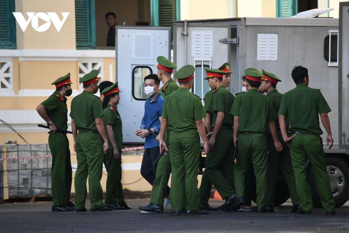 xét xử hoa hậu thùy tiên, quang linh vlogs, hằng du mục trong vụ án kẹo kera hình ảnh 3 xet xu hoa hau thuy tien, quang linh vlogs, hang du muc trong vu an keo kera hinh anh 3