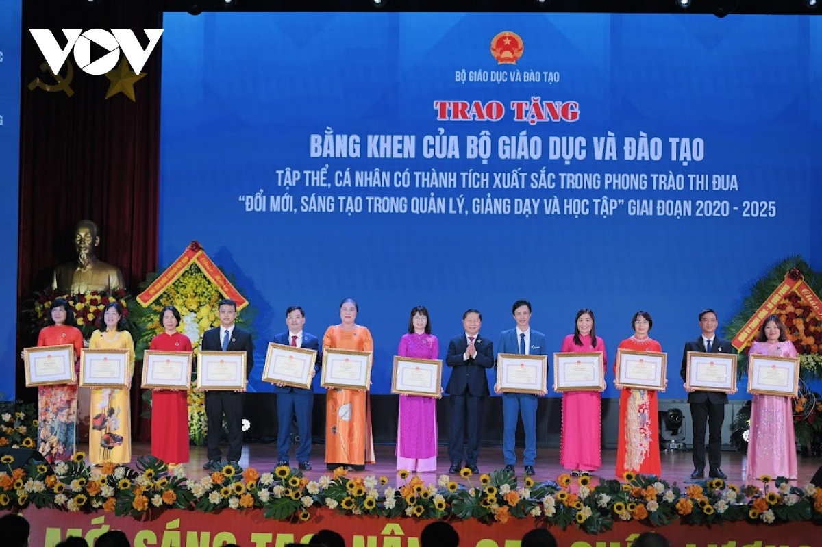 thay nguyen ba tu - nguoi truyen lua cho hoc sinh chinh phuc tri thuc quoc te hinh anh 3