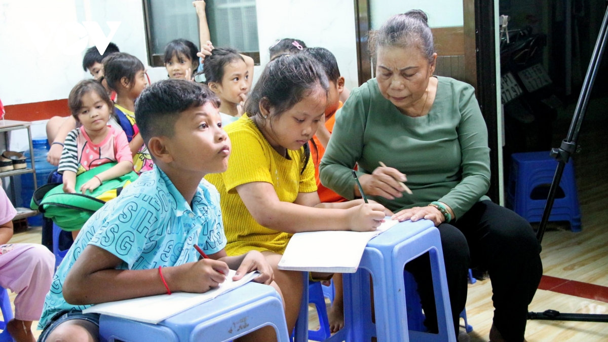 lớp học nhỏ - tình thương lớn của cô giáo khmer trần thị mươn ở cần thơ hình ảnh 3 lop hoc nho - tinh thuong lon cua co giao khmer tran thi muon o can tho hinh anh 3