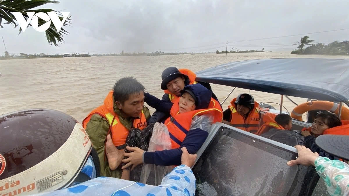 bo chinh tri bang moi cach cuu tro nguoi dan bi co lap o dia ban ngap nang hinh anh 1