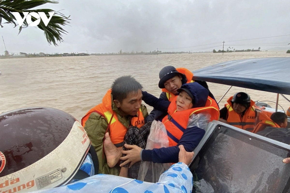 thời tiết ngày 23 11 mưa lớn kéo dài ở trung bộ, miền bắc trời nắng và rét hình ảnh 1 thoi tiet ngay 23 11 mua lon keo dai o trung bo, mien bac troi nang va ret hinh anh 1