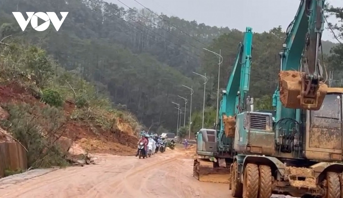 quảng ngãi thông xe bước một các điểm sạt lở nghiêm trọng trên các quốc lộ hình ảnh 3 quang ngai thong xe buoc mot cac diem sat lo nghiem trong tren cac quoc lo hinh anh 3
