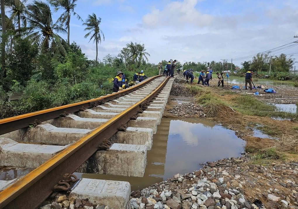 hon 60 diem sat lo tren tuyen duong sat bac - nam, duong qua mien trung van tac hinh anh 1