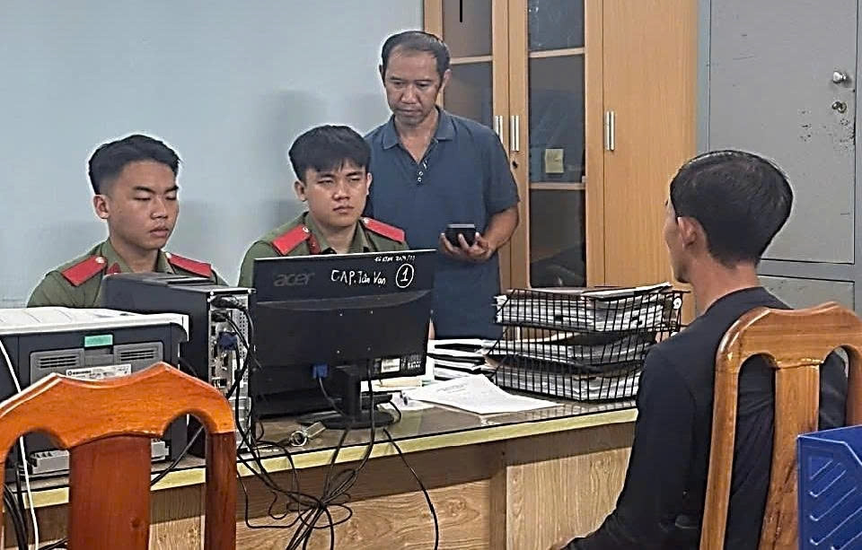 mua lu mien trung tin gia bung phat, nhieu loan cong tac cuu tro hinh anh 1