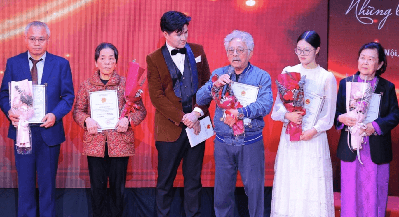 Nhà văn Chu Lai xúc động khi tác phẩm