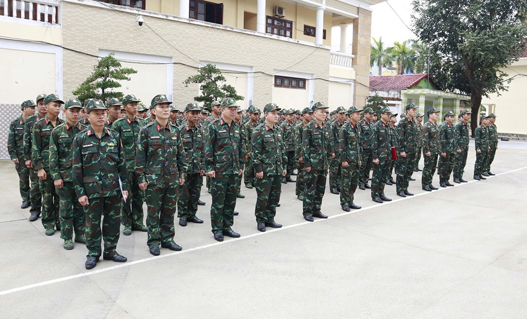 bo chi huy quan su thanh pho Da nang xuat quan ho tro Dak lak khac phuc hau qua mua lu hinh anh 2