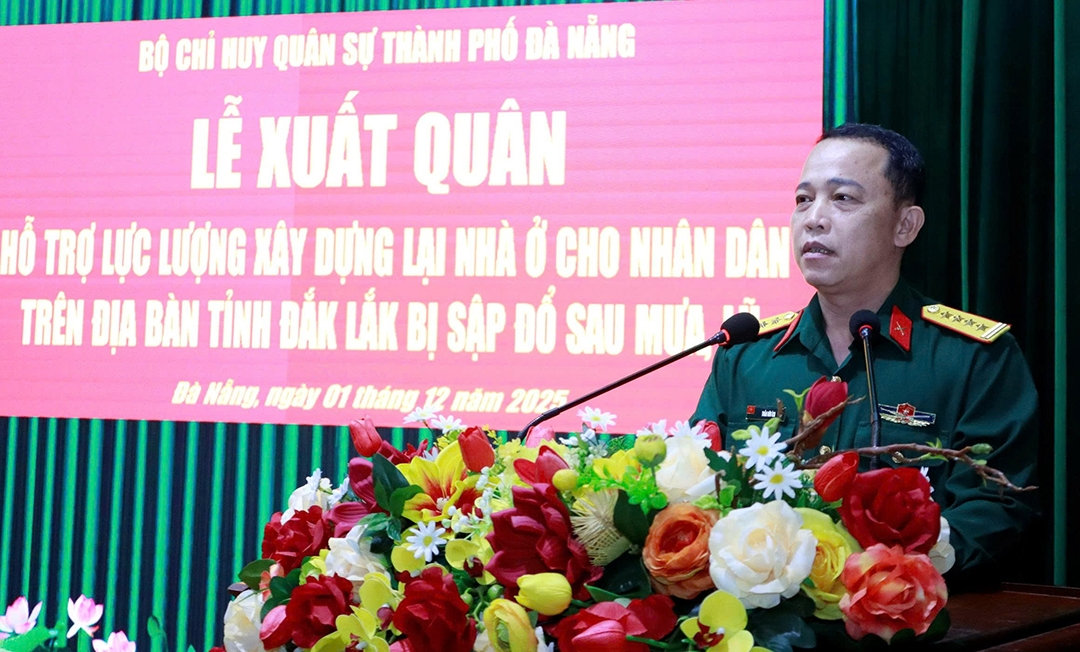 bo chi huy quan su thanh pho Da nang xuat quan ho tro Dak lak khac phuc hau qua mua lu hinh anh 1