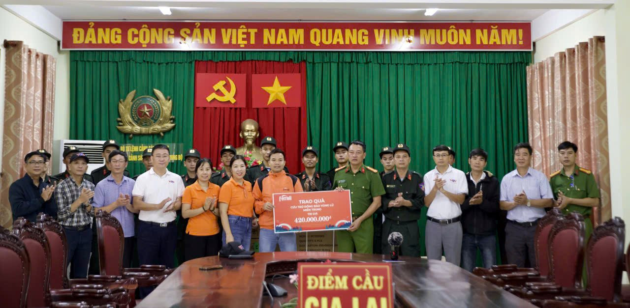 anh-4.-dai-dien-thuong-hieu-ferroli-rapido-trao-qua-toi-ba-con-vung-lu-tai-phuong-quy-nhon-tay-gia-lai.jpg