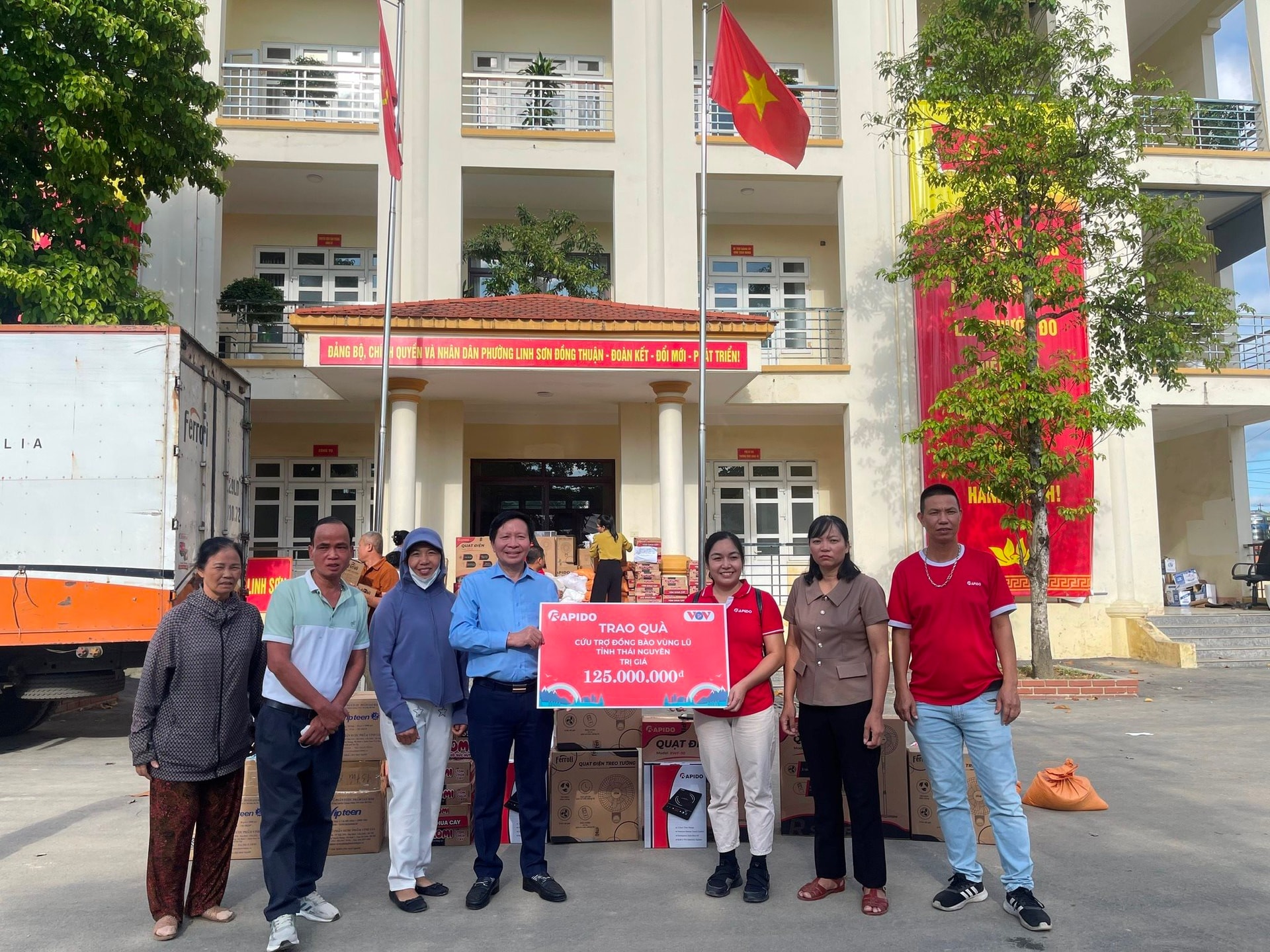 Rapido viết tiếp hành trình 10 năm trách nhiệm với cộng đồng, hỗ trợ bà con vùng lũ trị giá 1,05 tỷ đồng 3 Rapido hỗ trợ bà con vùng lũ