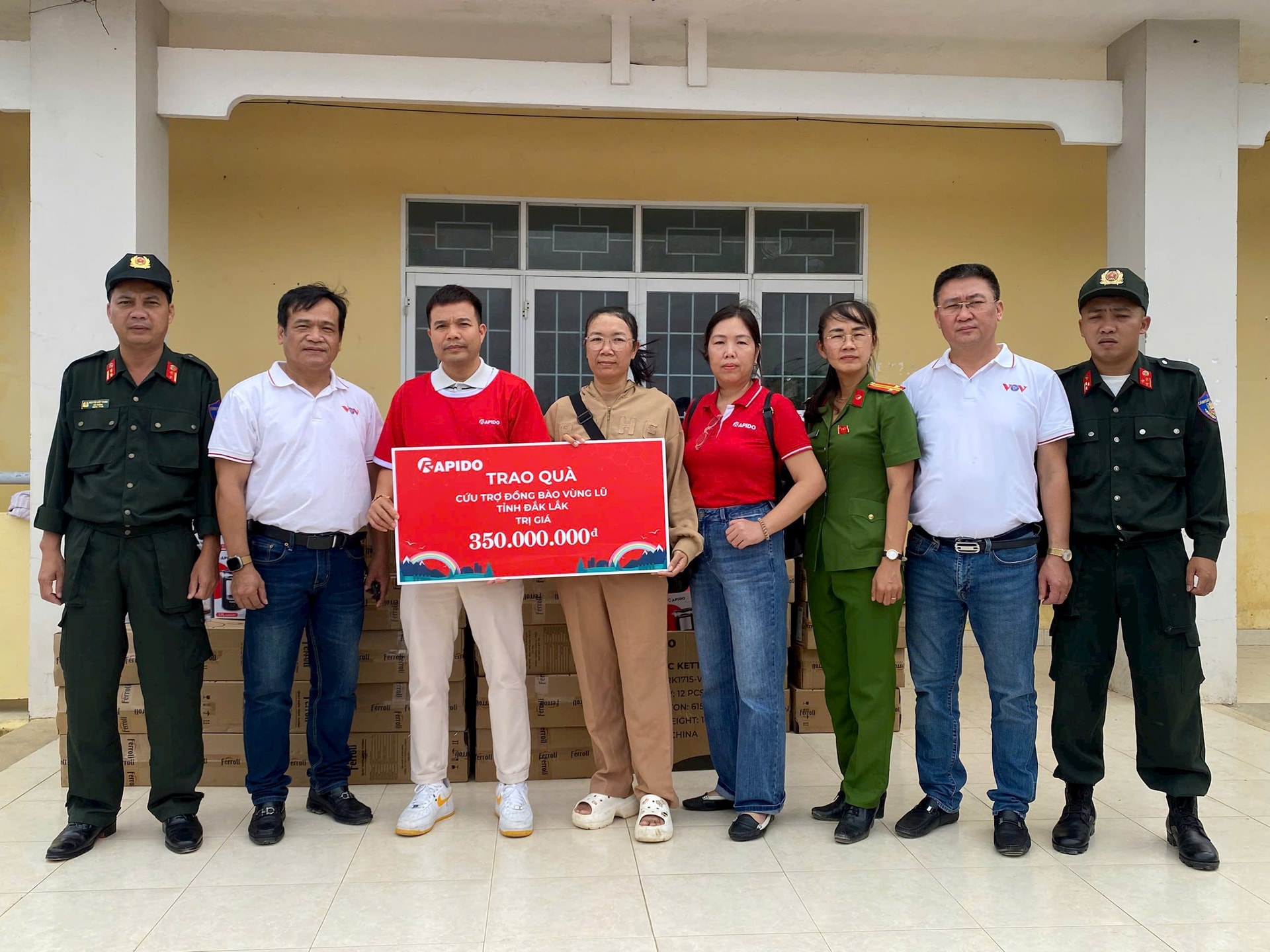 Rapido viết tiếp hành trình 10 năm trách nhiệm với cộng đồng, hỗ trợ bà con vùng lũ trị giá 1,05 tỷ đồng 7 Rapido hỗ trợ bà con vùng lũ