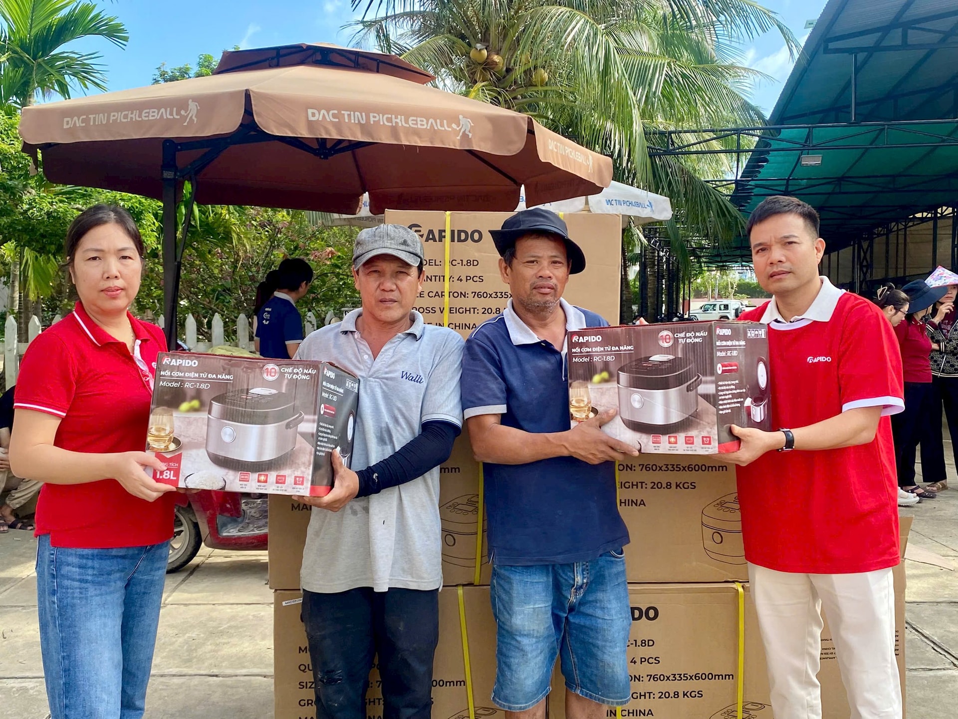 Rapido viết tiếp hành trình 10 năm trách nhiệm với cộng đồng, hỗ trợ bà con vùng lũ trị giá 1,05 tỷ đồng 9 anh-5-2-.jpg