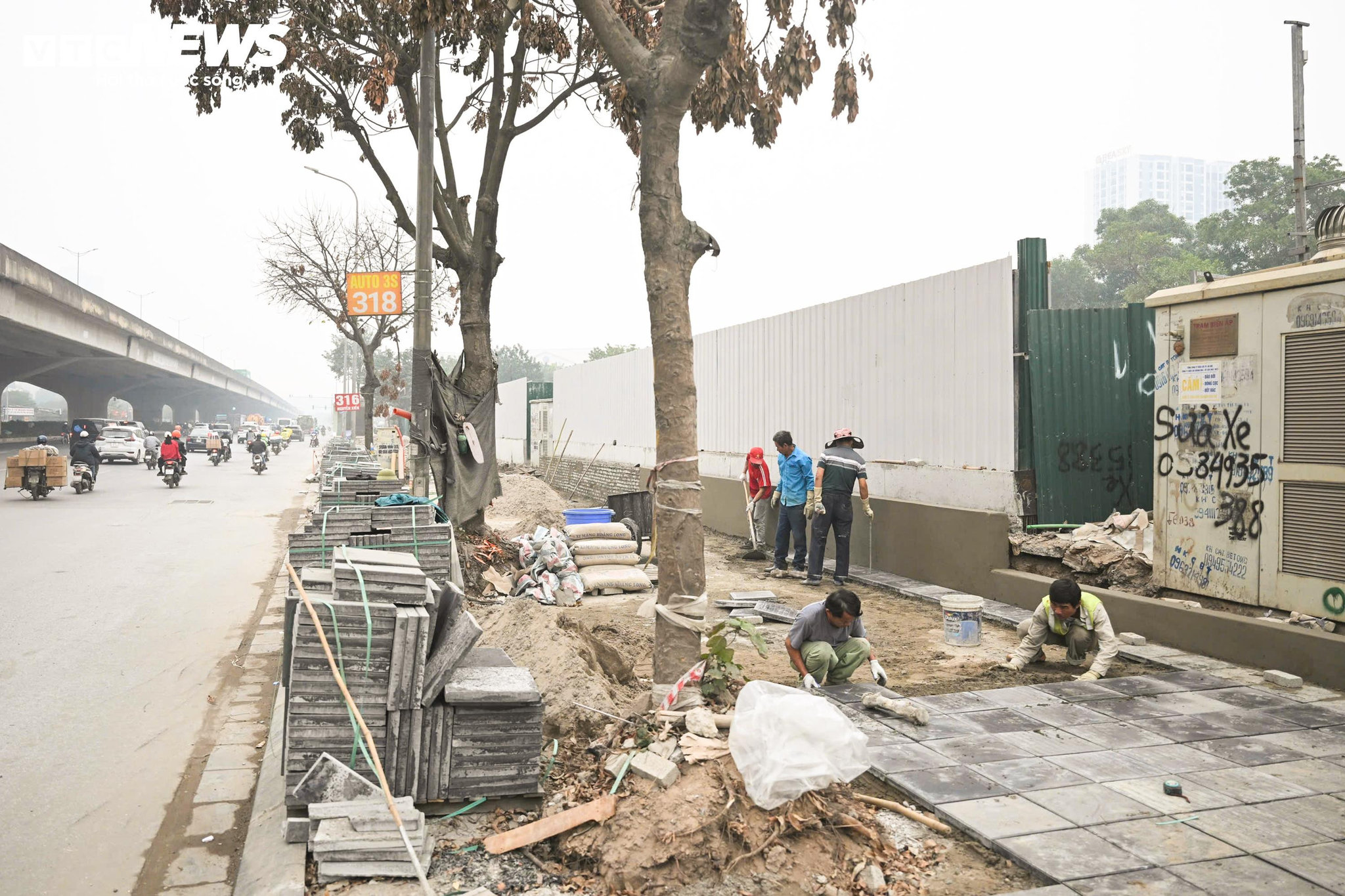 Hà Nội ô nhiễm không khí thứ 3 thế giới, người dân che kín mặt đối phó bụi mịn - 11
