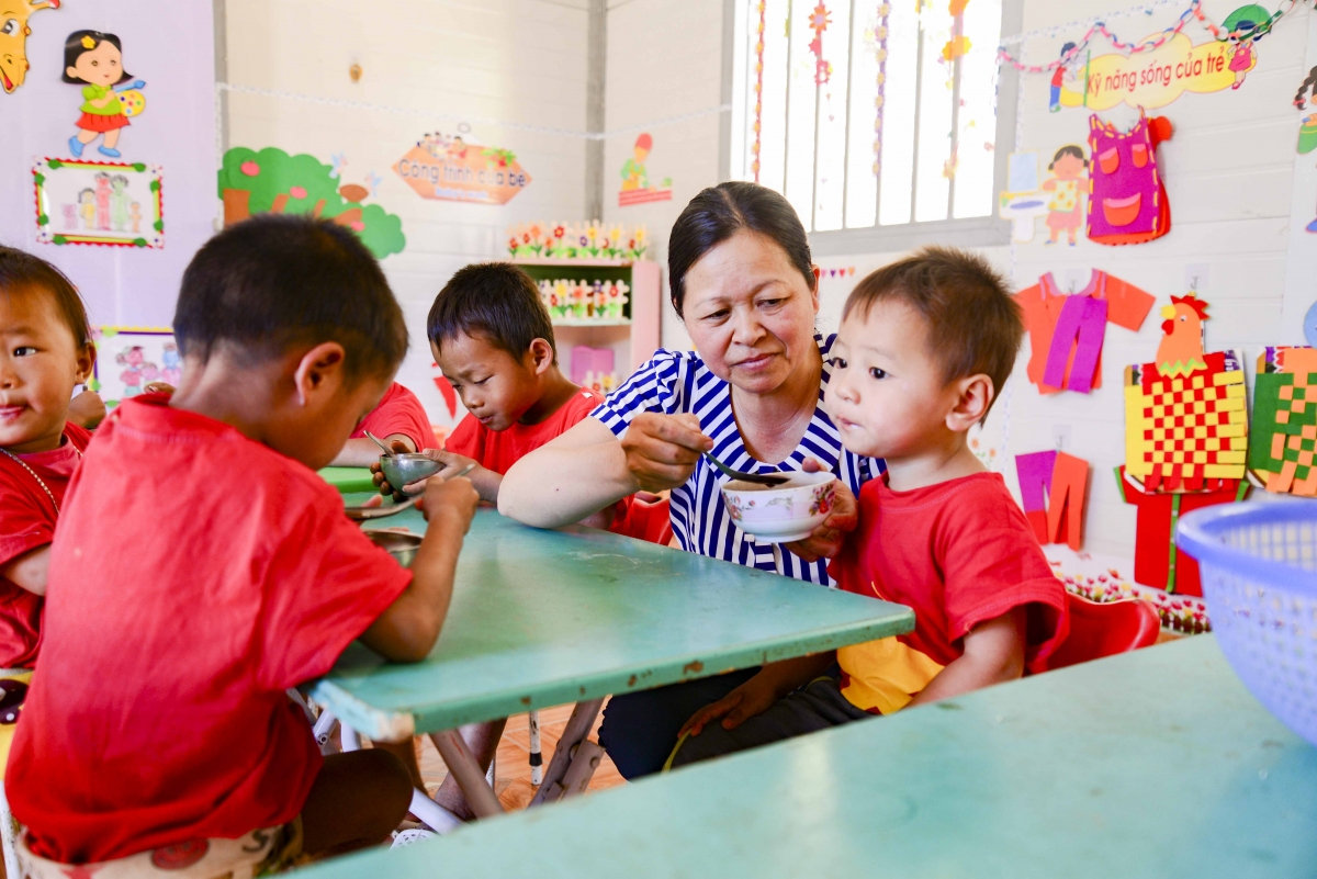 miễn học phí nhưng phụ huynh vẫn nặng gánh vì chi phí tăng hình ảnh 1 mien hoc phi nhung phu huynh van nang ganh vi chi phi tang hinh anh 1