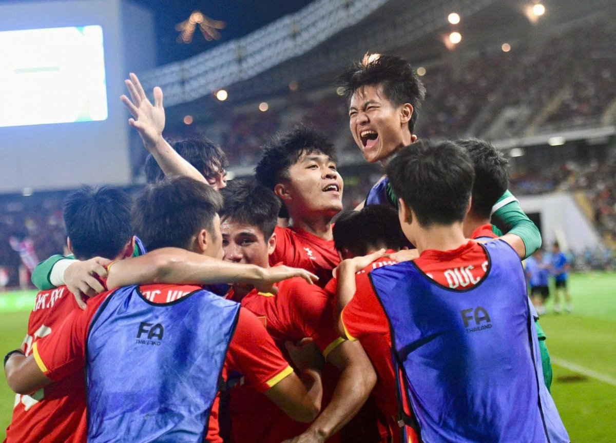 thủ tướng gửi thư chúc mừng Đội tuyển bóng đá nam u22 và Đội tuyển nữ futsal giành huy chương vàng sea games 33 hình ảnh 1 thu tuong gui thu chuc mung Doi tuyen bong da nam u22 va Doi tuyen nu futsal gianh huy chuong vang sea games 33 hinh anh 1