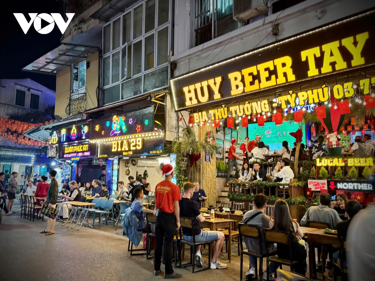 nguoi ham mo co vu cho doi tuyen u22 viet nam khap quan xa ha noi hinh anh 4