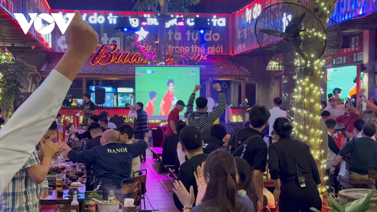 nguoi ham mo co vu cho doi tuyen u22 viet nam khap quan xa ha noi hinh anh 7