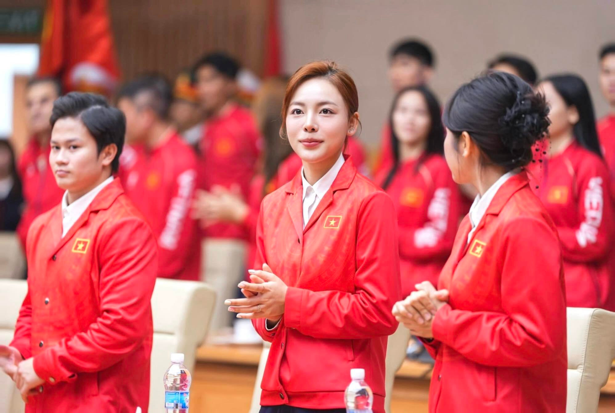 Bên cạnh thành tích ấn tượng, ngoại hình xinh đẹp của nữ xạ thủ cũng là yếu tố khiến cô được truyền thông đặc biệt chú ý. Ở trong nước, cô được nhiều người gọi bằng biệt danh 