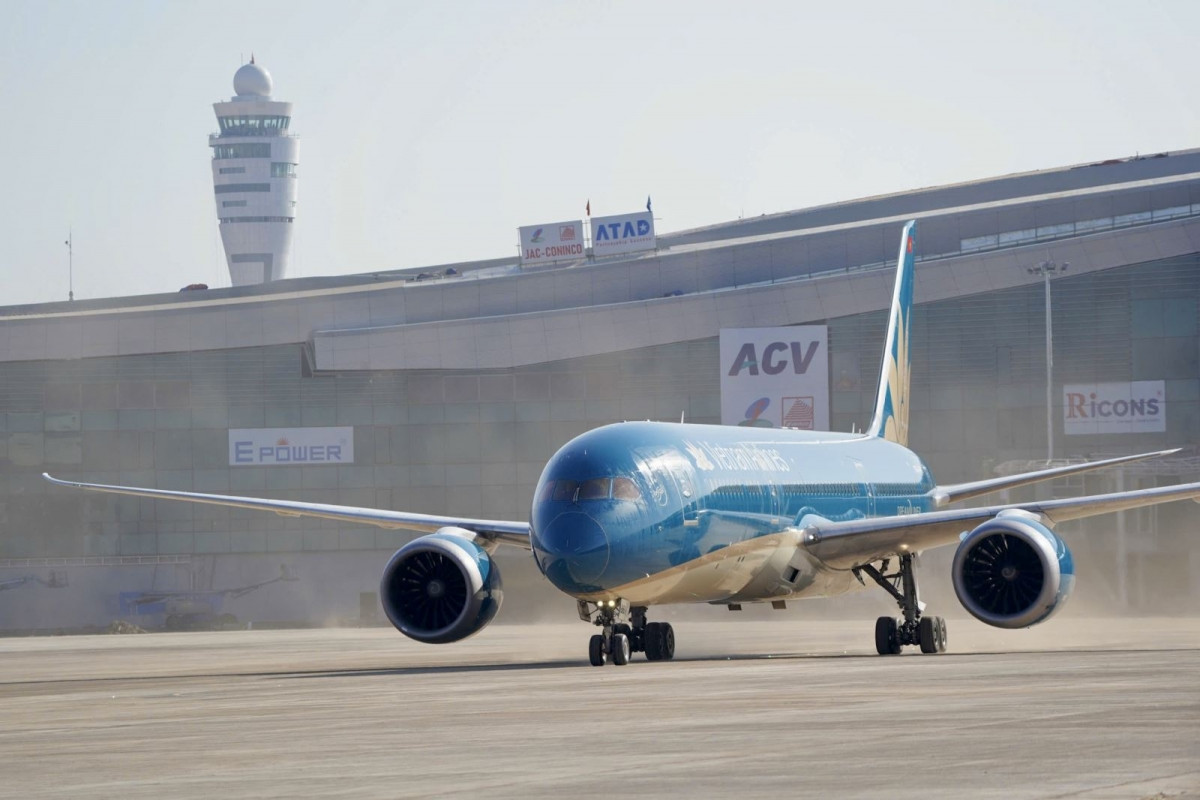 vietnam airlines thuc hien chuyen bay cho khach dau tien tai san bay long thanh hinh anh 2