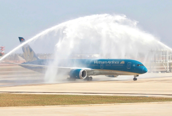 vietnam airlines thuc hien chuyen bay cho khach dau tien tai san bay long thanh hinh anh 1