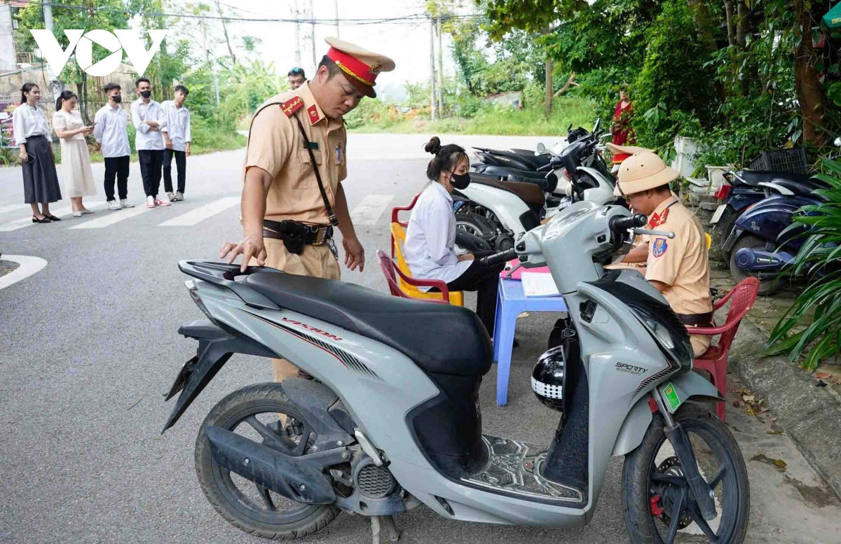 cong an gui danh sach 2.102 hoc sinh vi pham giao thong den so gd Dt ha noi hinh anh 2