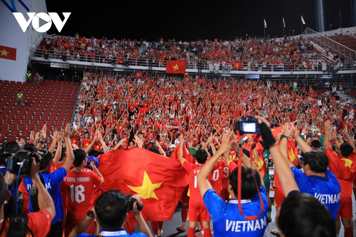 Viktor Lê – Cầu thủ Việt kiều đầu tiên dành Huy chương vàng bóng đá tại SEA Games - ảnh 3