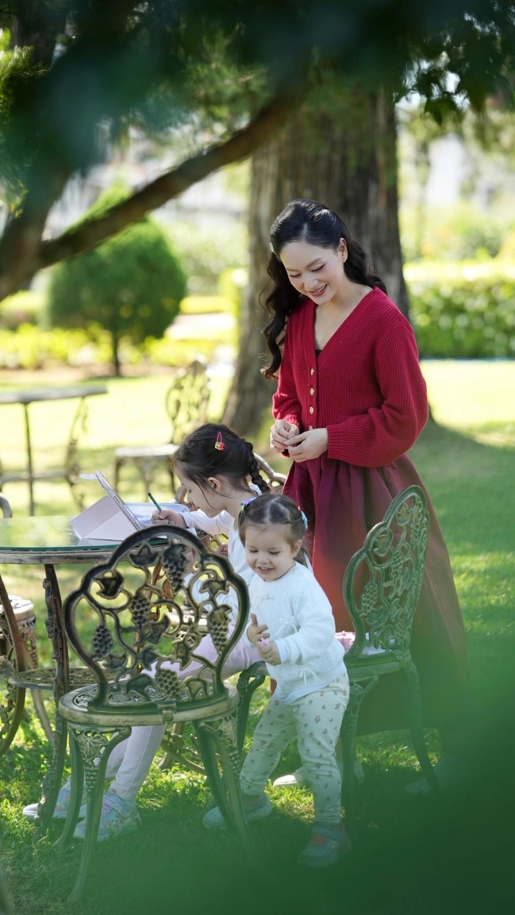 sao viet 25 12 gia dinh ha anh huong khong khi giang sinh o london hinh anh 7