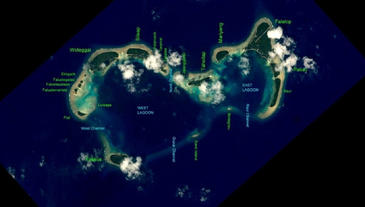 Ảnh chụp từ Trạm Vũ trụ Quốc tế ISS021-E-9441 Đảo san hô Woleai, Bang Yap, Liên bang Micronesia. Nguồn Wikipedia
