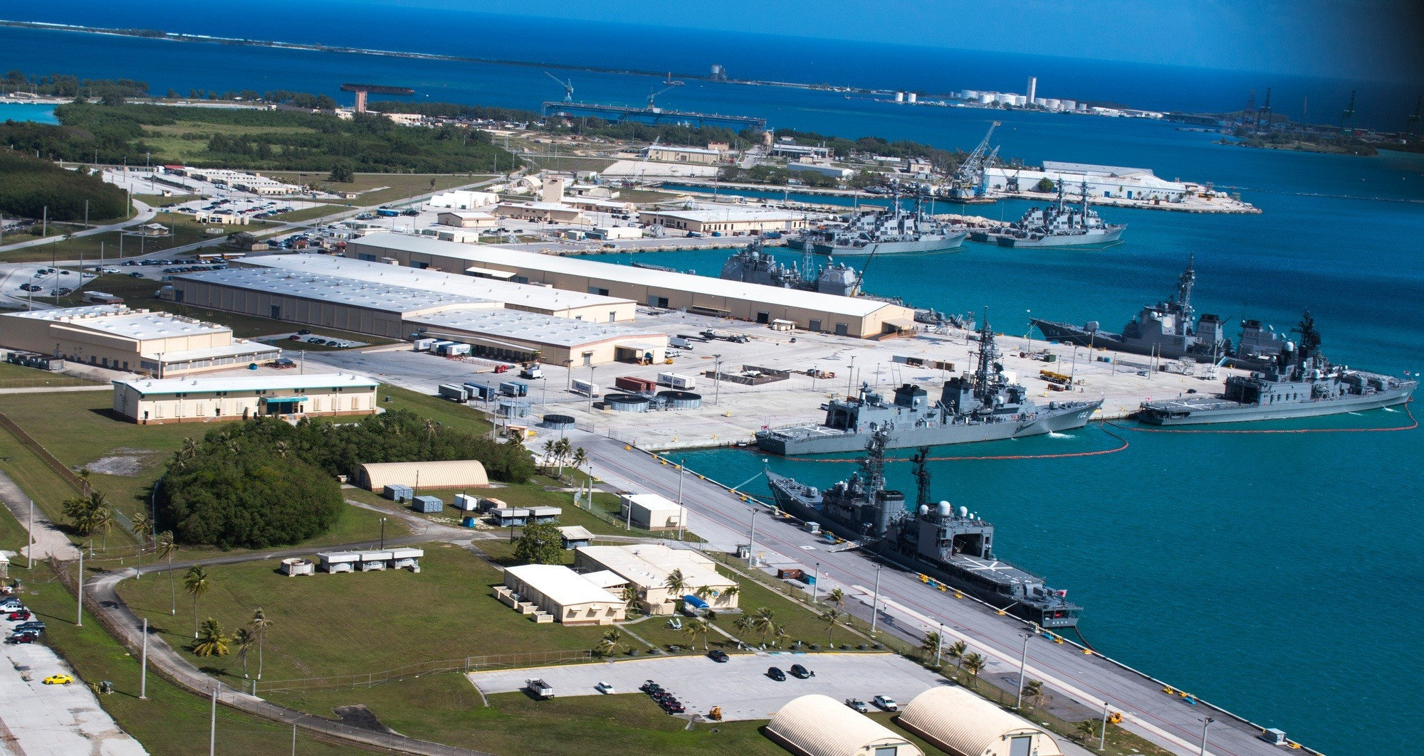 Ảnh chụp từ trên không của Căn cứ Hải quân Guam. Ảnh DVIDS