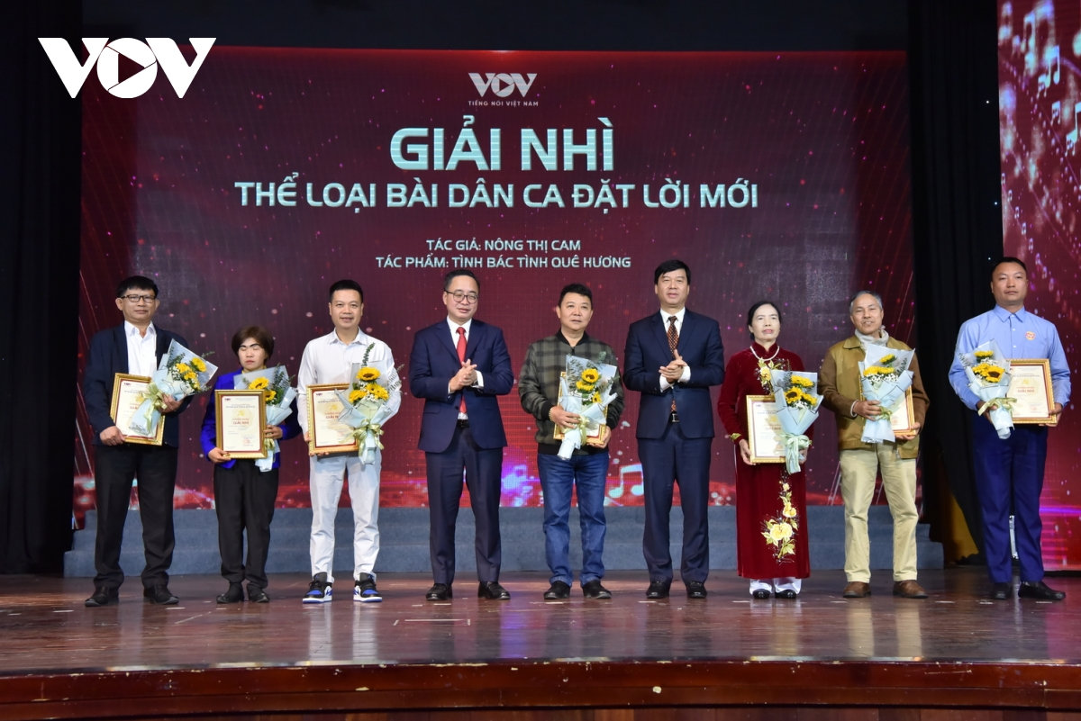 40 tac pham doat giai cuoc van dong sang tac voi Dang ven toan niem tin yeu hinh anh 12