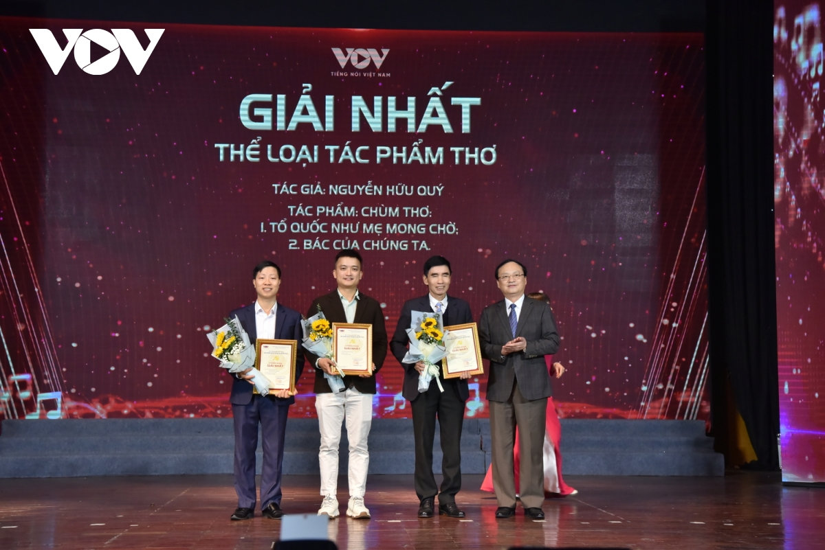 40 tac pham doat giai cuoc van dong sang tac voi Dang ven toan niem tin yeu hinh anh 13
