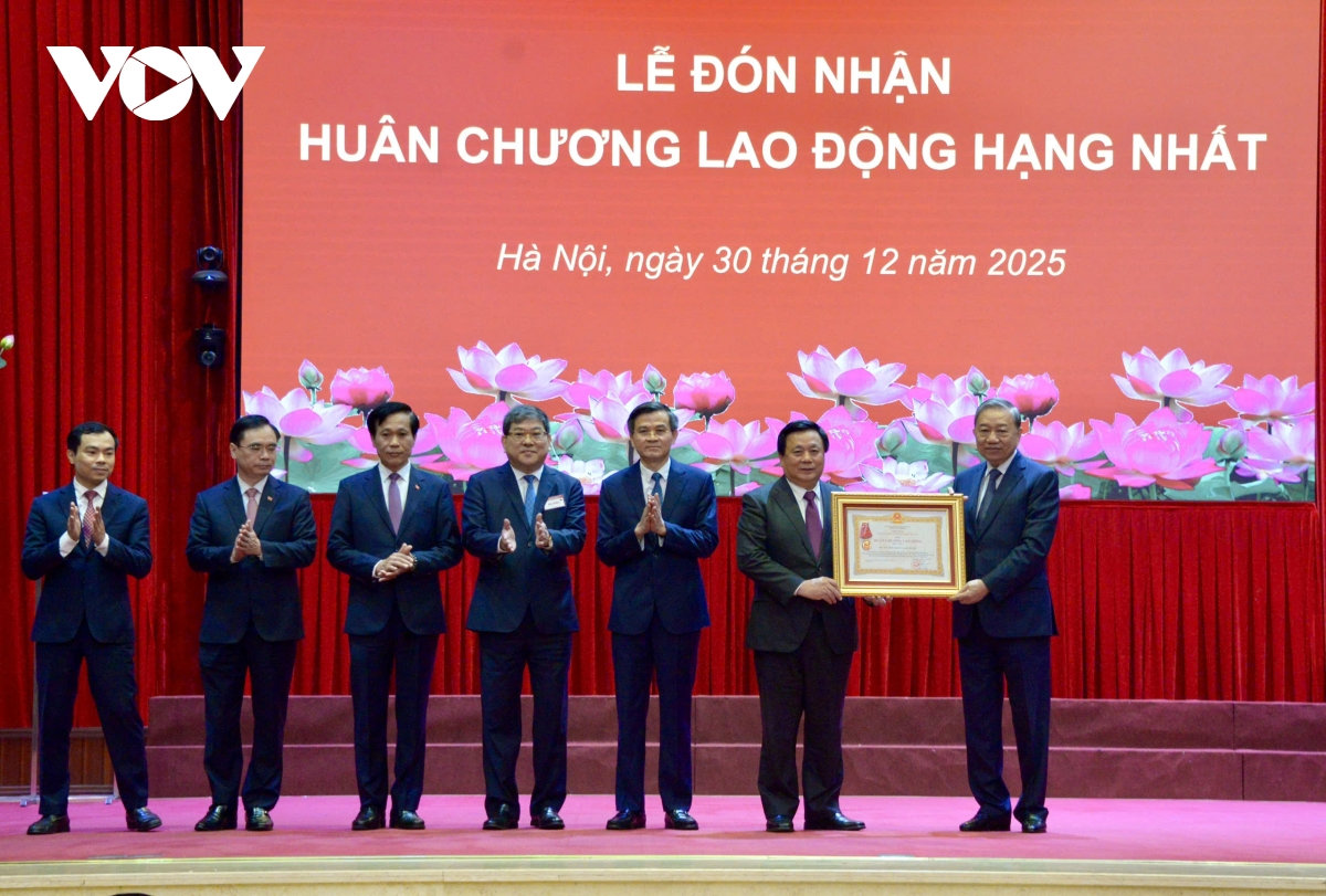 tổng bí thư trao huân chương lao động hạng nhất cho học viện chính trị quốc gia hồ chí minh hình ảnh 1 tong bi thu trao huan chuong lao dong hang nhat cho hoc vien chinh tri quoc gia ho chi minh hinh anh 1
