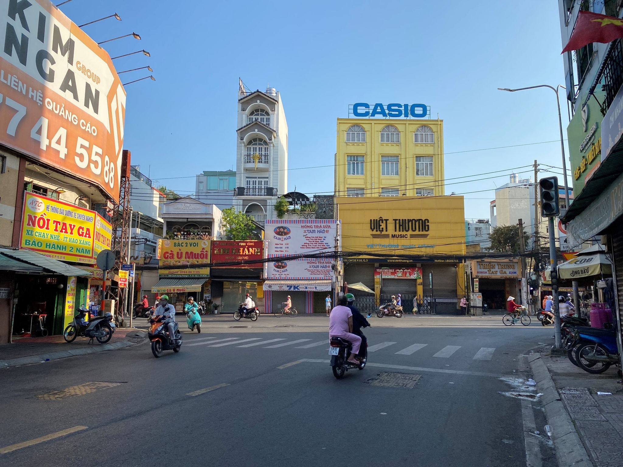 Ngã ba Tô Hiến Thành - Cách Mạng Tháng Tám thường xuyên xảy ra tình trạng kẹt xe thì nay lại lưu thông vô cùng dễ dàng. (Ảnh: Đại Việt)