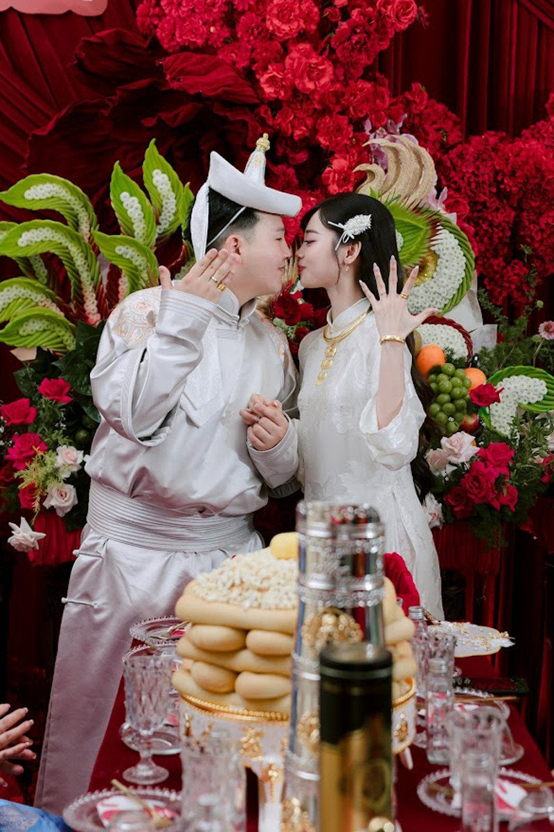 co gai khanh hoa lay chong mong co, nha trai dem 6 trap la lung den hoi cuoi hinh anh 8