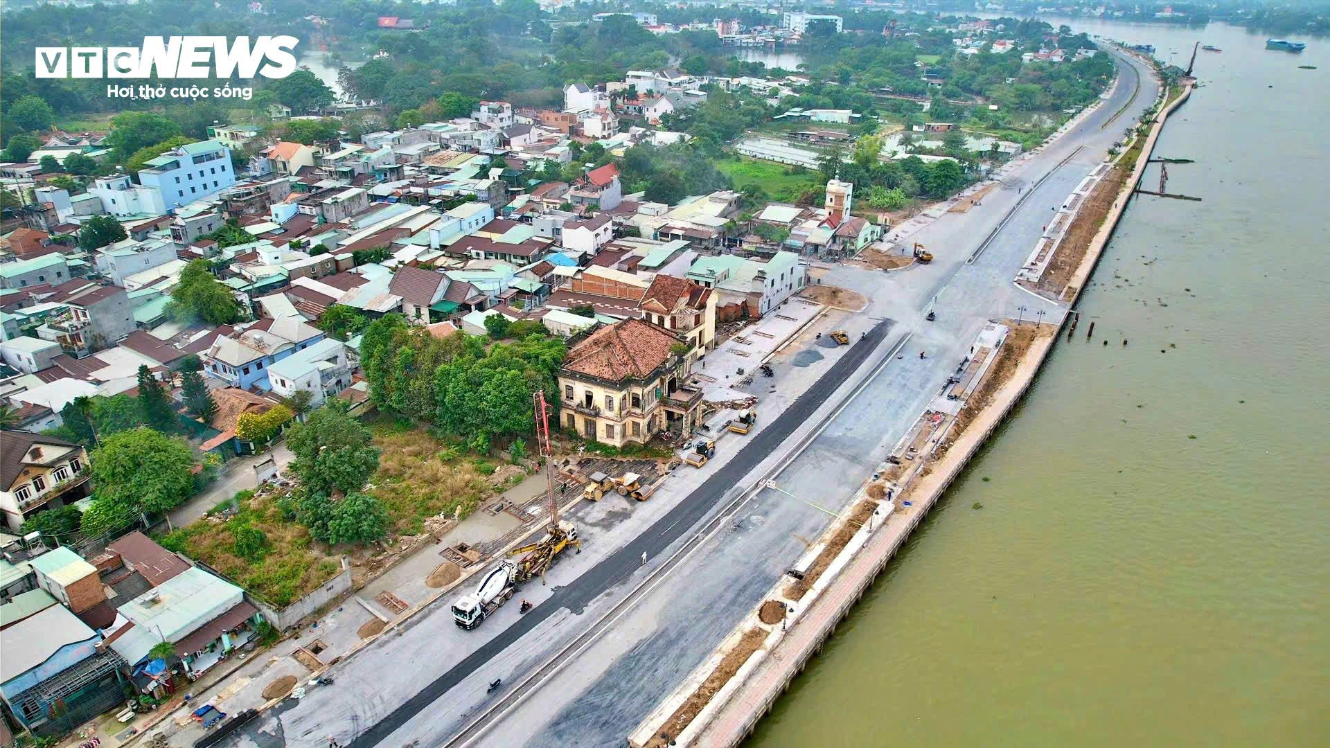 Tấp nập thi công xuyên lễ trên công trình trọng điểm ở Đồng Nai - 3