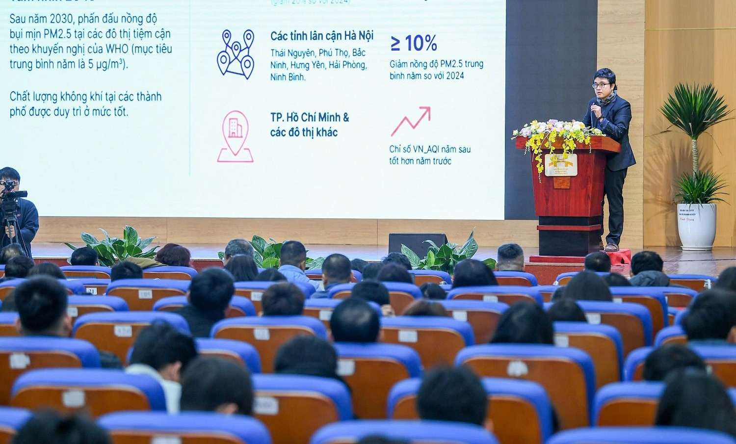 Ông Trương Mạnh Tuấn, Phó Trưởng phòng Quản lý chất lượng môi trường,Cục Môi trường, Bộ Nông nghiệp và Môi trường, phát biểu tại hội thảo.