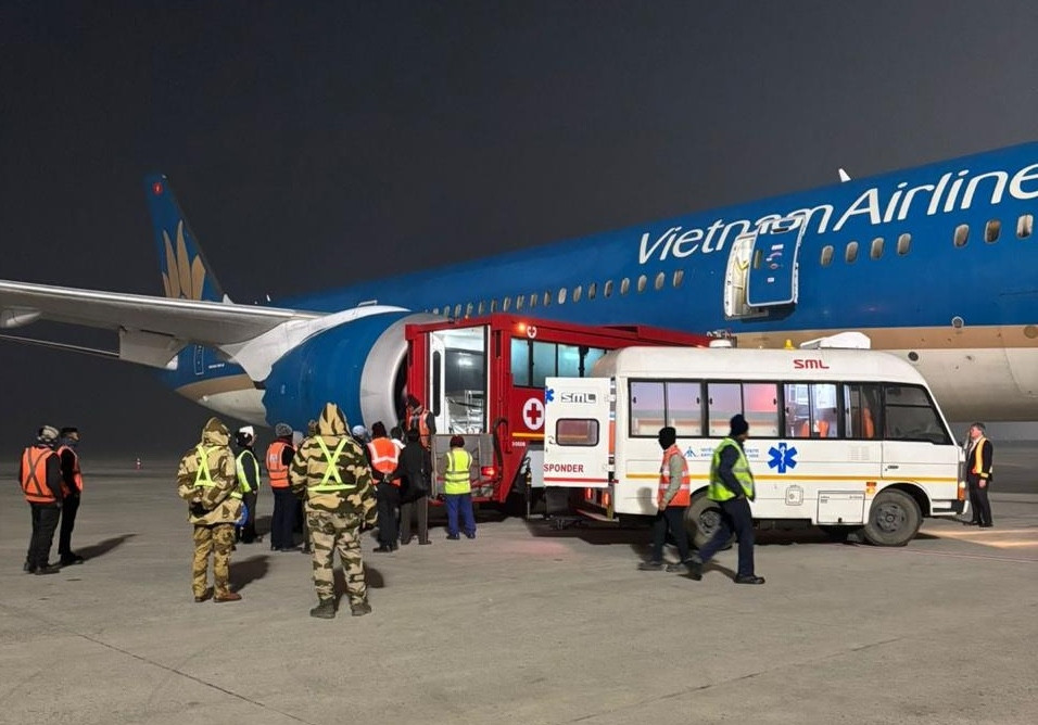 máy bay vietnam airlines hạ cánh khẩn cấp tại Ấn Độ để cấp cứu hành khách hình ảnh 1 may bay vietnam airlines ha canh khan cap tai An Do de cap cuu hanh khach hinh anh 1