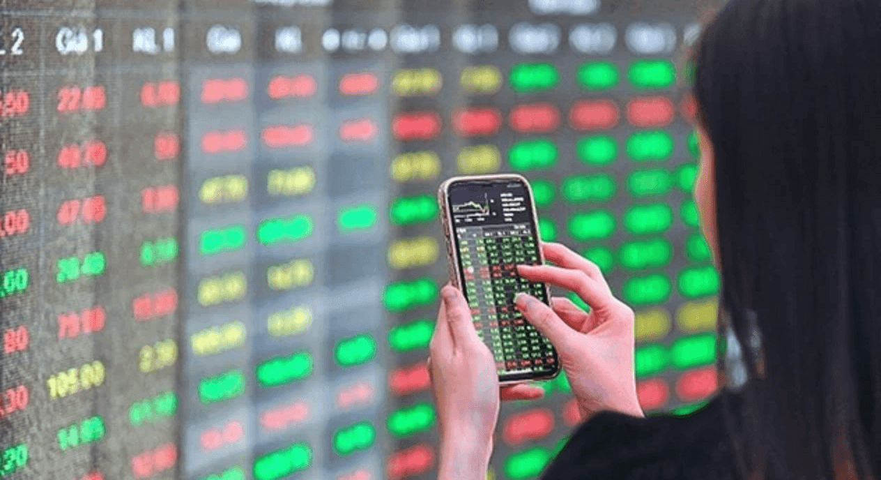 Chuyên gia khuyến cáo nhà đầu tư cần lưu ý áp lực rung lắc, điều chỉnh kỹ thuật có thể xuất hiện sau phiên chứng khoán lập đỉnh lịch sử. (Ảnh minh họa)