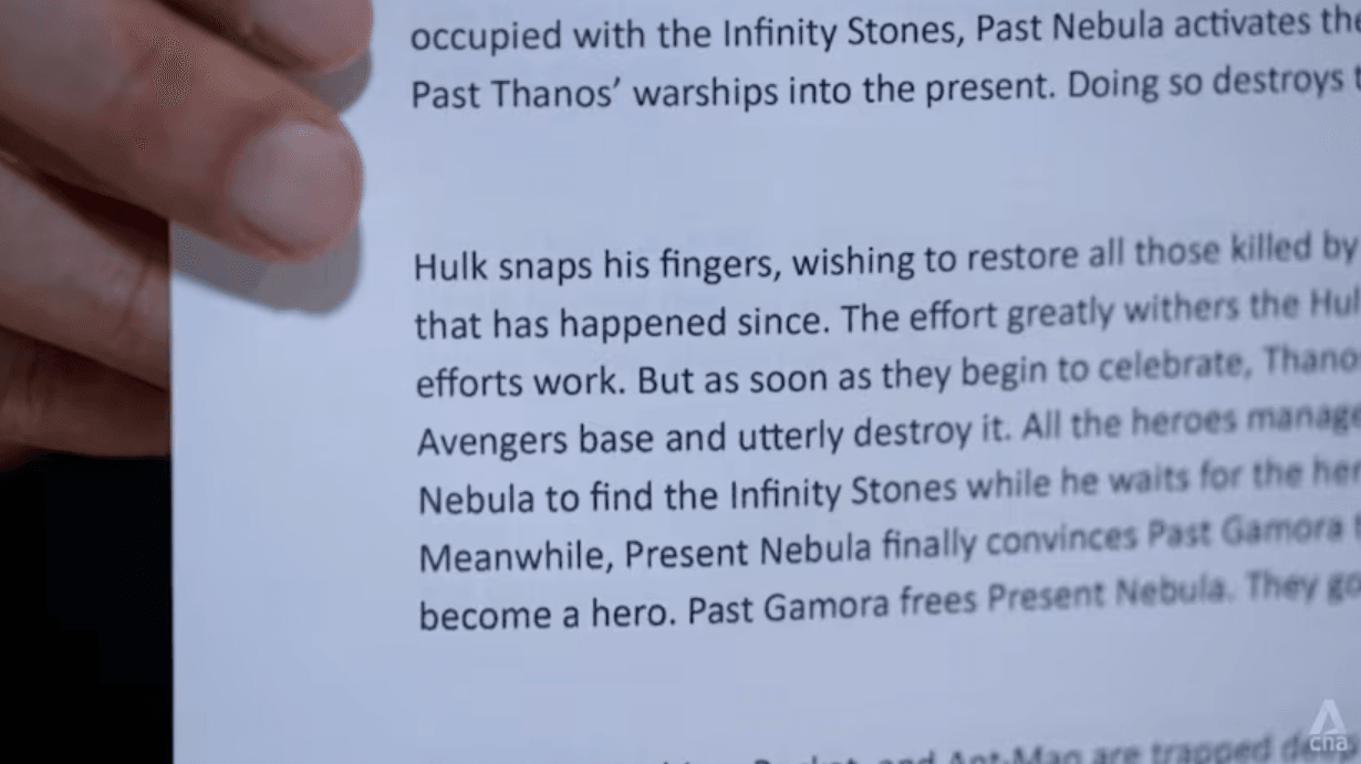 Roger viết một bài đánh giá về bộ phim Avengers: Endgame cho tù nhân. (Nguồn: CNA)