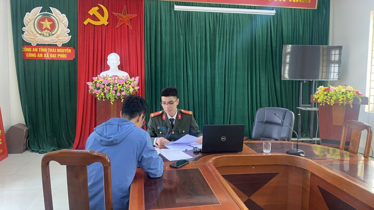 xuyen tac luc luong cong an tren mang xa hoi, ca nhan bi xu phat hinh anh 1