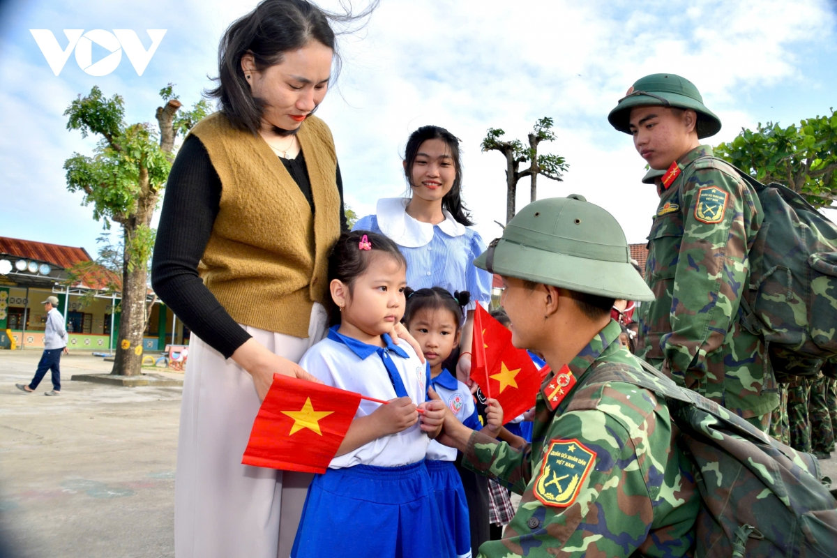 hoan thanh chien dich quang trung bo doi roi vung lu, nghia tinh con o lai hinh anh 7