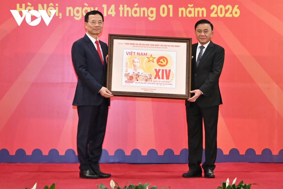 lanh dao Dang, nha nuoc tham quan trien lam va le phat hanh tem chao mung Dai hoi hinh anh 10