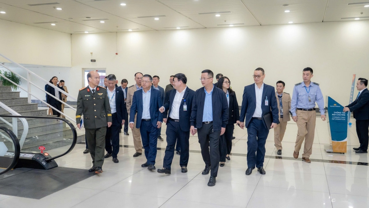 cục hàng không kiểm tra sân bay chuẩn bị phục vụ Đại hội Đảng và tết nguyên đán hình ảnh 1 cuc hang khong kiem tra san bay chuan bi phuc vu Dai hoi Dang va tet nguyen dan hinh anh 1