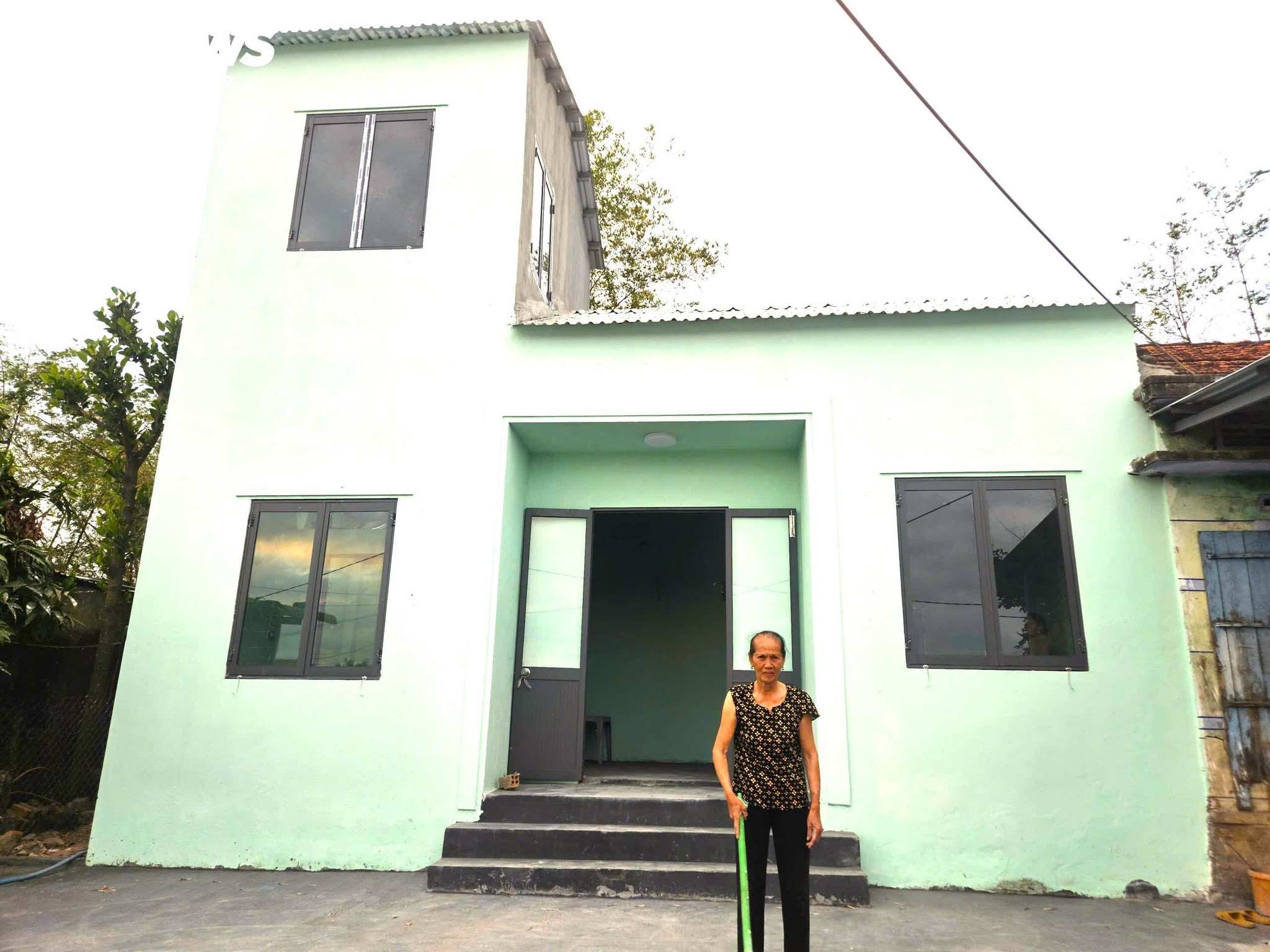 Bà Hương cho biết, Tết năm nay, lần đầu tiên sau nhiều mùa lũ, bà Hương yên tâm đón xuân trong ngôi nhà mới.