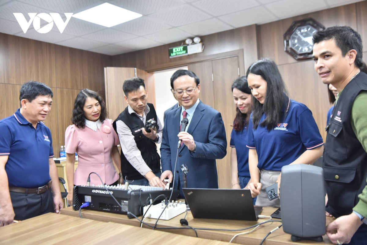  vov se dua tin nhanh, chinh xac, hap dan ve Dai hoi xiv cua Dang hinh anh 2