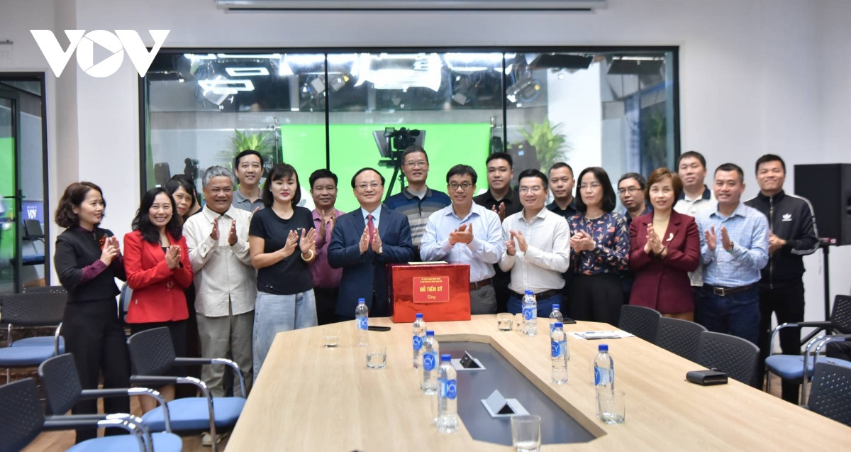  vov se dua tin nhanh, chinh xac, hap dan ve Dai hoi xiv cua Dang hinh anh 12