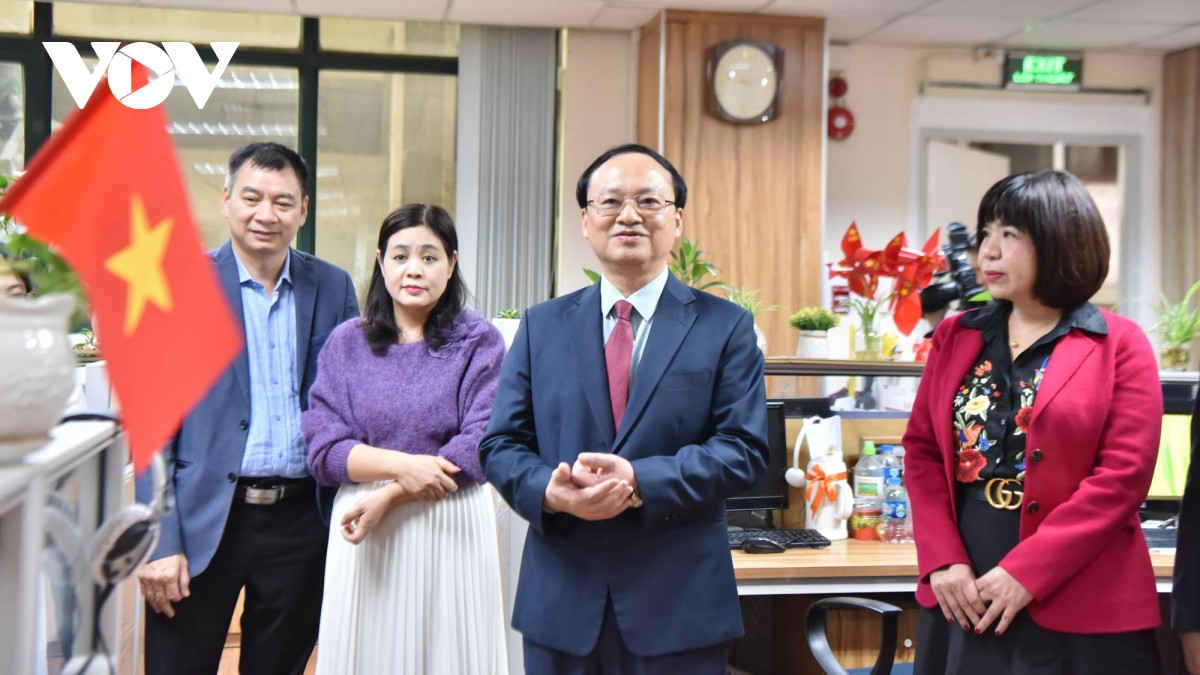  vov se dua tin nhanh, chinh xac, hap dan ve Dai hoi xiv cua Dang hinh anh 6