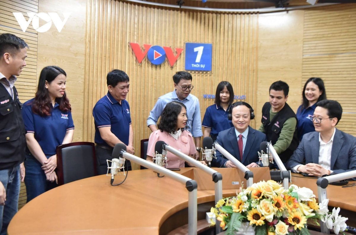  vov se dua tin nhanh, chinh xac, hap dan ve Dai hoi xiv cua Dang hinh anh 3